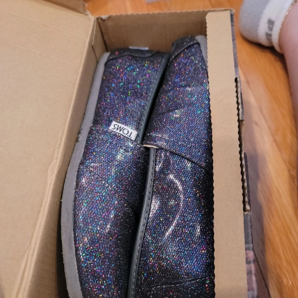 Womens size 7 sparkly toms
